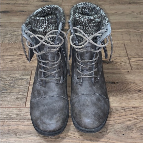 Brown boots - Picture 1 of 2